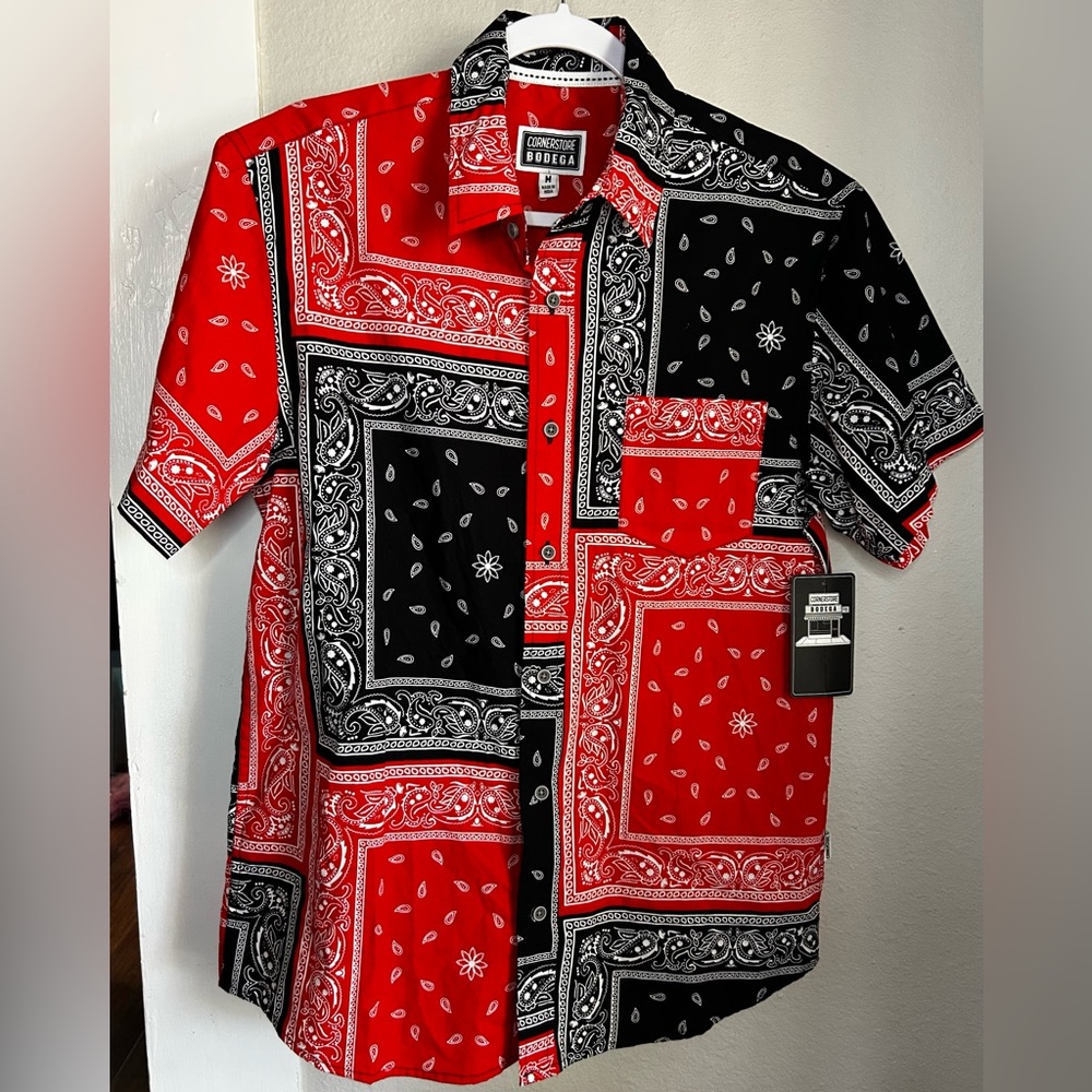 NWT Cornerstone Bodega Trendy Red Black Print Button Down  Shirt  Size M